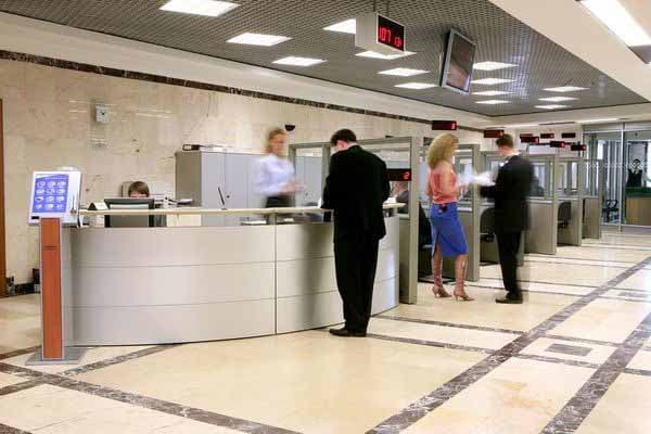 Bankalar ve ofis alanlari